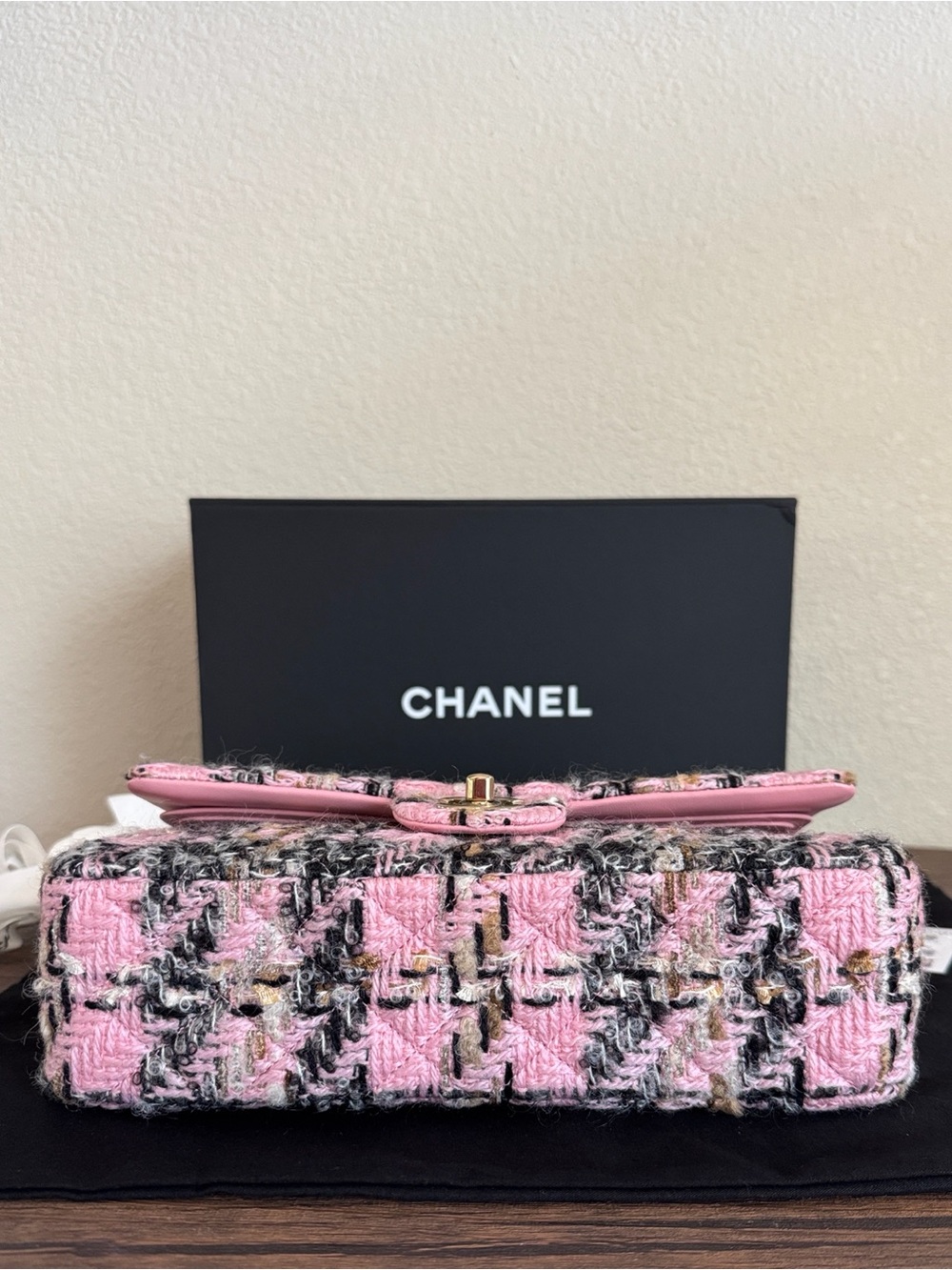NEW CHANEL 2024 Houndstooth Tweed Medium Flap Bag - Picture 10 of 11